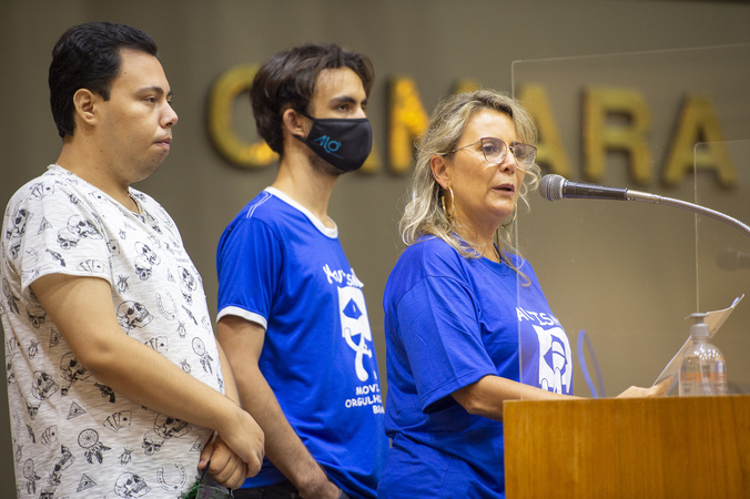 Movimento Orgulho Autista Brasil no Rio Grande do Sul (MOAB-RS) participa de tribuna popular, representada pela oradora Luciana Medina