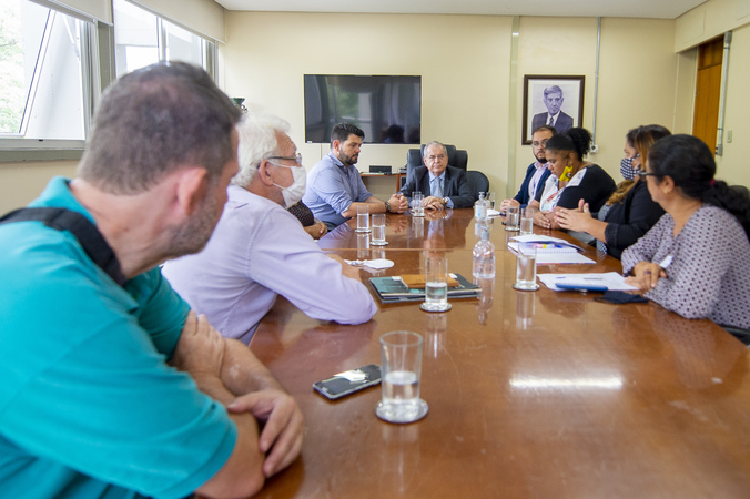 Presidente Idenir Cecchim recebe conselheiros do Orçamento Participativo