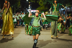 Banda levou alegria com músicas tipicamente brasileiras, dando um tempero carnavalesco ao evento. 