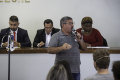 Reunião de conjunta das comissões CEFOR e CEDECONH para debater a prestação de serviços da CEEE Equatorial em Porto Alegre. Na foto, representante da comunidade.