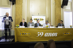A Câmara Municipal compôs a mesa da solenidade, representada pelo presidente, Idenir Cecchim (MDB).