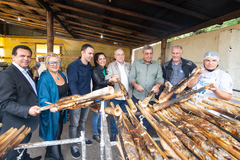 Depois de dois anos prejudicada devido à pandemia, a 242ª Feira do Peixe de Porto Alegre foi retomada.