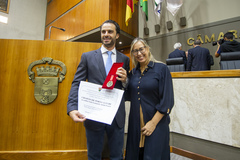 Fração e Fernanda na entrega da distinção ao empresário