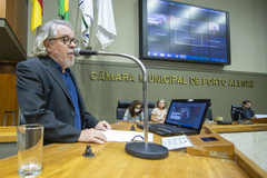 Guimarães discursa na tribuna da Câmara