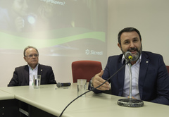 Presidente  da Sicredi União Metropolitana RS, Sr.  Ronaldo Sielichow , apresenta plano de economia local de sua instituição.