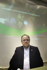 Presidente  da Sicredi União Metropolitana RS, Sr.  Ronaldo Sielichow , apresenta plano de economia local de sua instituição.