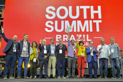 Presidente Idenir Cecchim e vereadores participam da Solenidade de encerramento da South Summit e Outorga do Título de Cidadã de Porto Alegre para a senhora Maria Benjumea.
