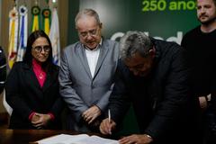Cecchim e Melo em posse na Prefeitura