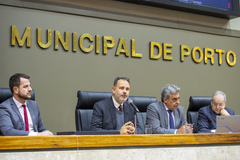 Prefeito Sebastião Melo, e o Vice-Prefeito, Ricardo Gomes, entregam o projeto de lei do 4° distrito - Programa +4D