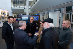 Presidente Idenir Cecchim na exposição "Ruas de Porto Alegre".