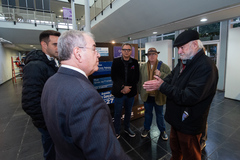 Presidente Idenir Cecchim na exposição "Ruas de Porto Alegre".
