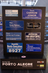 Presidente Idenir Cecchim na exposição "Ruas de Porto Alegre".