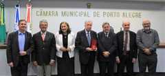 Vereadora Lourdes Sprenger durante entrega da Comenda Porto do Sol