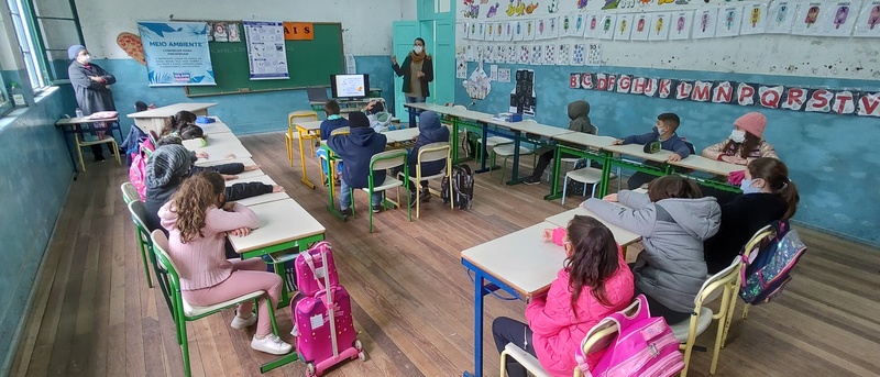 Apresentação sobre animais peçonhentos na escola Evarista Flores da Cunha, em Belém Novo (Foto: Márcio Nunes)