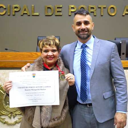 Professora Beatriz Margarida Backes, fundadora do Curso Vigor, recebeu o Título de Cidadã de Porto Alegre da Câmara de Vereadores
