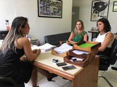 Vereadora reuniu-se com delegadas na sede da DEAM em Porto Alegre. Foto: Ana Cristina Rosa 