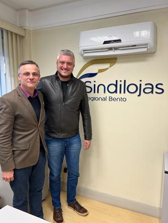 Ramiro com Daniel Amadio, presidente do Sindilojas Regional Bento 