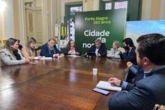 Psicólogos e Assistentes Sociais nas escolas é debate com Prefeito da capital