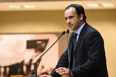 Vereador Moisés Barboza na tribuna do Plenário Otávio Rocha