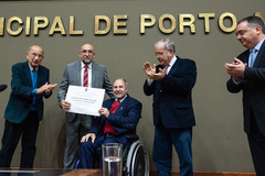 Kollet e Brum exibem o título do mais novo Cidadão de POA 