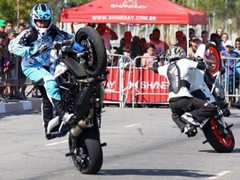 Wheeling é a prática de fazer acrobacias com motocicletas (Foto: Divulgação / CBM)