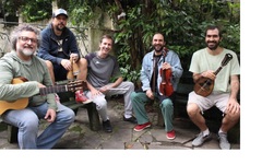 Delacroix (esq.) e os músicos que o acompanham nos shows de sexta e sábado na Câmara (Foto: Divulgação / CMPA)