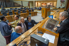 Movimentação de plenário. Na foto, vereadores Aldacir Oliboni, Airton Ferronato, Idenir Cecchim e Cezar Schirmer