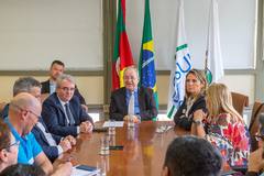 Reunião com o Secretário Municipal da Administração e Patrimônio, André Barboza, a Presidente da PROCEMPA, Leticia Batistela e funcionários da casa.