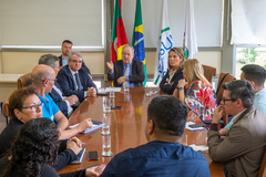 Reunião com o Secretário Municipal da Administração e Patrimônio, André Barboza, a Presidente da PROCEMPA, Leticia Batistela e funcionários da casa.