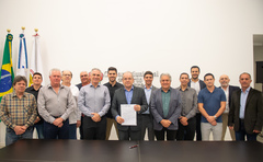 Ato de promulgação da Lei Complementar nº 950/22 que revoga a Lei Complementar nº 630/09, que institui a Operação Urbana Consorciada Lomba do Pinheiro.