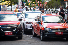 A proposta acrescenta o direito ao motorista de utilizar veículo totalmente elétrico, e inclui o pagamento por Pix