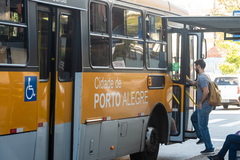 Transporte público ainda sofre efeitos da enchente 