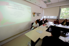 Reunião para tratar sobre esgoto, drenagem e Regularização Fundiária Acesso 1 Estrada Barro Vermelho.  Presentes secretários e integrantes de órgãos municipais envolvidos e moradores.