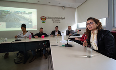 Reunião para tratar sobre esgoto, drenagem e Regularização Fundiária Acesso 1 Estrada Barro Vermelho.  Presentes secretários e integrantes de órgãos municipais envolvidos e moradores. PGM Carolina Teodoro Falleiros
