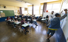 Ideia é manter os estudantes na escola até o fim da educação básica