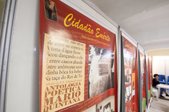 Eventos da Escola do Legislativo da Câmara Municipal na Feira do Livro de Porto Alegre. Exposição sobre Mario Quintana