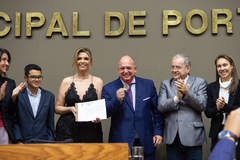 Sessão Solene de outorga da Comenda Porto do Sol à Colombo Estruturas Para Eventos.