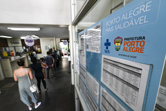 O projeto estabelece o aviso do tempo médio previsto para atendimento aos inscritos
