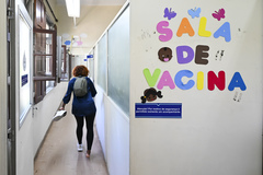 Iniciativa altera lei que obriga a apresentação de caderneta de vacinação na matrícula de estudantes