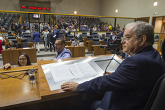 movimentação de plenário, na foto Presidente idenir Cecchim, Vereador Cladio Janta e Vereadora Claudia Araujo