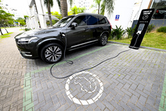 Abastecimento de carros elétricos. Carros.  Elétrico. Ponto.