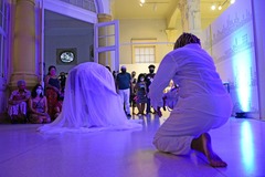 Apresentação reúne dança, poesia e artes plásticas