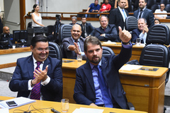 Bins Ely (d) e Wambert vão comandar a Escola do Legislativo em 2017