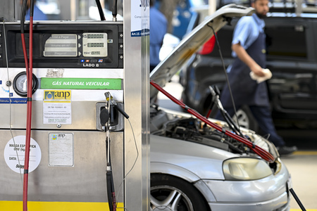 Entende-se como combustíveis adulterados aqueles que se encontrarem em desconformidade com as especificações estabelecidas pela Agência Nacional de Petróleo (ANP)
