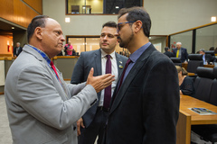 Movimentação de plenário, na foto vereadores João Bosco Vaz, Leonel Radde e Jonas Reis