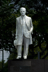 José Loureiro da Silva. Monumento. Poa. Porto Alegre.