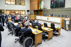 Vereadores reunidos na sessão desta quinta-feira