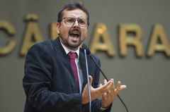 Jonas Reis (PT) abordou os dois projetos na tribuna