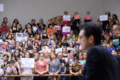Professores contestam decisão do secretário Adriano Brito