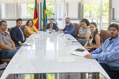 Presidente Hamilton Sossmeier recebe vereadores do bloco de oposição e a deputada estadual Luciana Genro